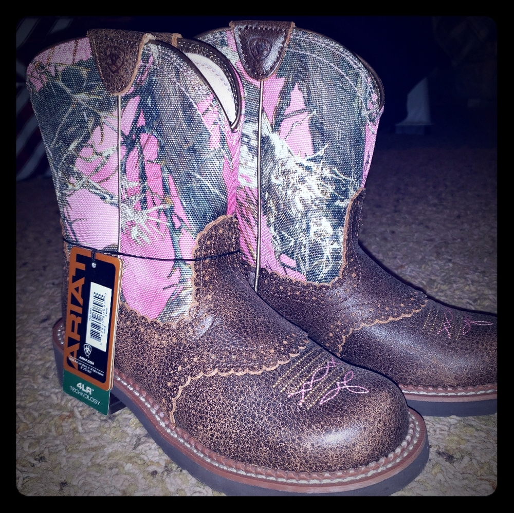 NWT Ariat Fatbaby PINK camo boots